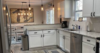 Endless Adventures! Huge Firepit, Pool Table, Sleeps 12, Close to Everything!