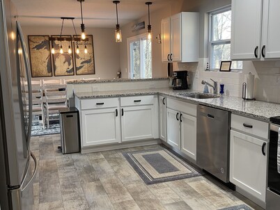 Endless Adventures! Huge Firepit, Pool Table, Sleeps 12, Close to Everything!