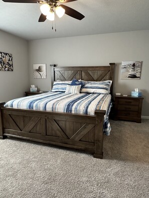 4 室のベッドルーム、アイロン / アイロン台、WiFi (無料)、ベッドシーツ