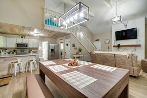 Interior - Sevierville Family Home w/ Hot Tub! (Sevierville)