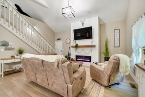 TV, fireplace, ping pong - Sevierville Family Home w/ Hot Tub! (Sevierville)