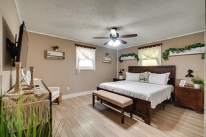 2 bedrooms, iron/ironing board, travel cot, Internet