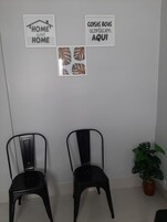 Apartamento | Zona de estar | Una televisión de pantalla plana