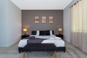 3 bedrooms, iron/ironing board, WiFi, bed sheets - 3 BR, 2.5 BA Villa | Sleeps 10! (Davenport)