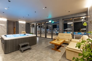 Indoor spa tub - Hotel Qvevrebi (Telavi)