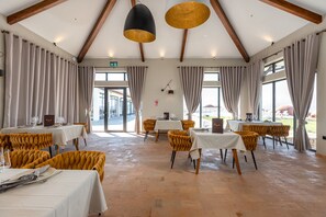 3 restaurants, local cuisine - Hotel Qvevrebi (Telavi)