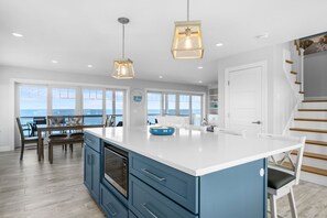 Dining - Oceanfront Cape Escape with Panoramic Bay Views (East Sandwich)