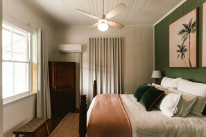 3 habitaciones, escritorio, tabla de planchar con plancha y wifi gratis