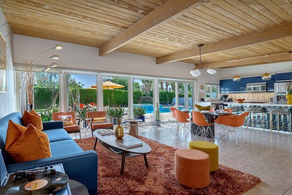 TV, fireplace - On The Rox- Luxury Refreshing Mid-Century Mod- Pool, Spa, Firepit, Outdoor Kitchen & More (Palm Springs)