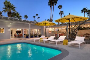 A heated pool - On The Rox- Luxury Refreshing Mid-Century Mod- Pool, Spa, Firepit, Outdoor Kitchen & More (Palm Springs)