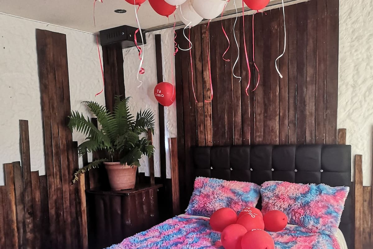 Dúplex romántico, vista a la montaña | 2 habitaciones, decoración personalizada y muebles diferentes
