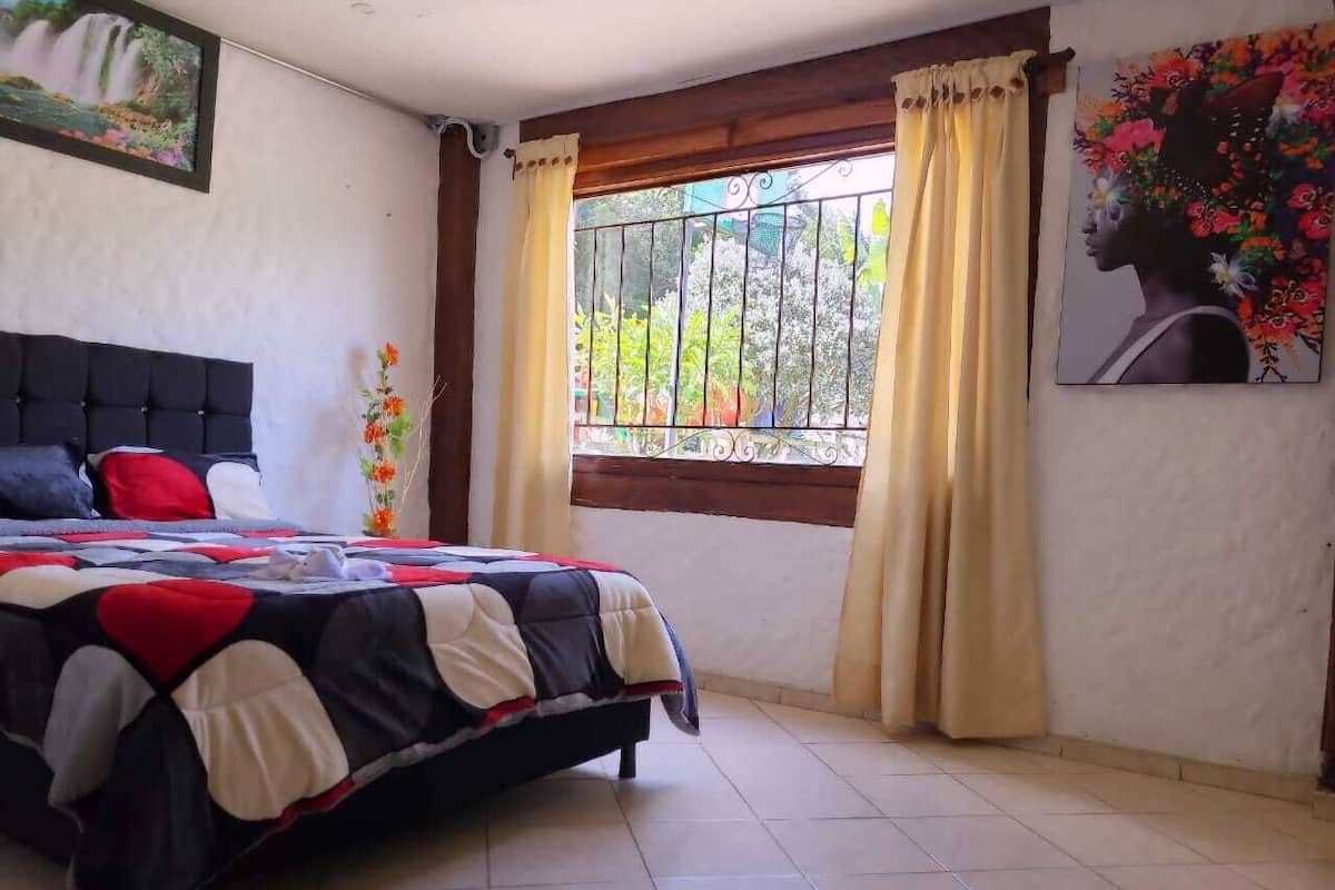 2 bedrooms, desk, laptop workspace, WiFi (free)