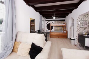 皇家開放式套房 | 獨特裝潢、筆電工作空間、免費無線上網