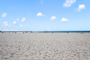 Una spiaggia nelle vicinanze