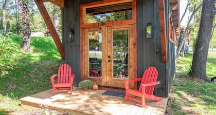 1 Mile to Downtown West Jefferson Camping Cabin #1