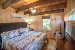 1 bedroom, WiFi, bed sheets - Camp 4 Tiny Homes | #3 Grand Teton | 1 Mi. to Downtown West Jefferson (West Jefferson)