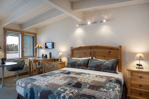 1 habitación, escritorio, tabla de planchar con plancha y wifi gratis 