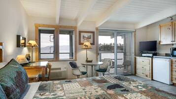 1 chambre, bureau, fer et planche à repasser, accès au Wi-Fi (inclus)