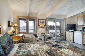 1 sovrum, skrivbord, strykjärn/strykbräda och gratis wi-fi