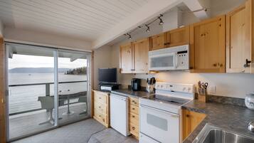 Four à micro-ondes, un four, surface de cuisson, grille-pain