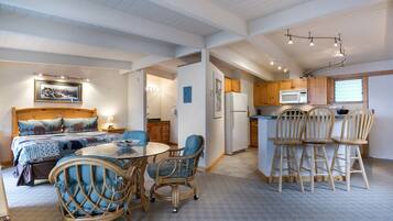 1 chambre, bureau, fer et planche à repasser, accès au Wi-Fi (inclus)