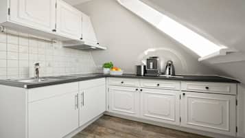 Fridge, microwave, stovetop, coffee/tea maker