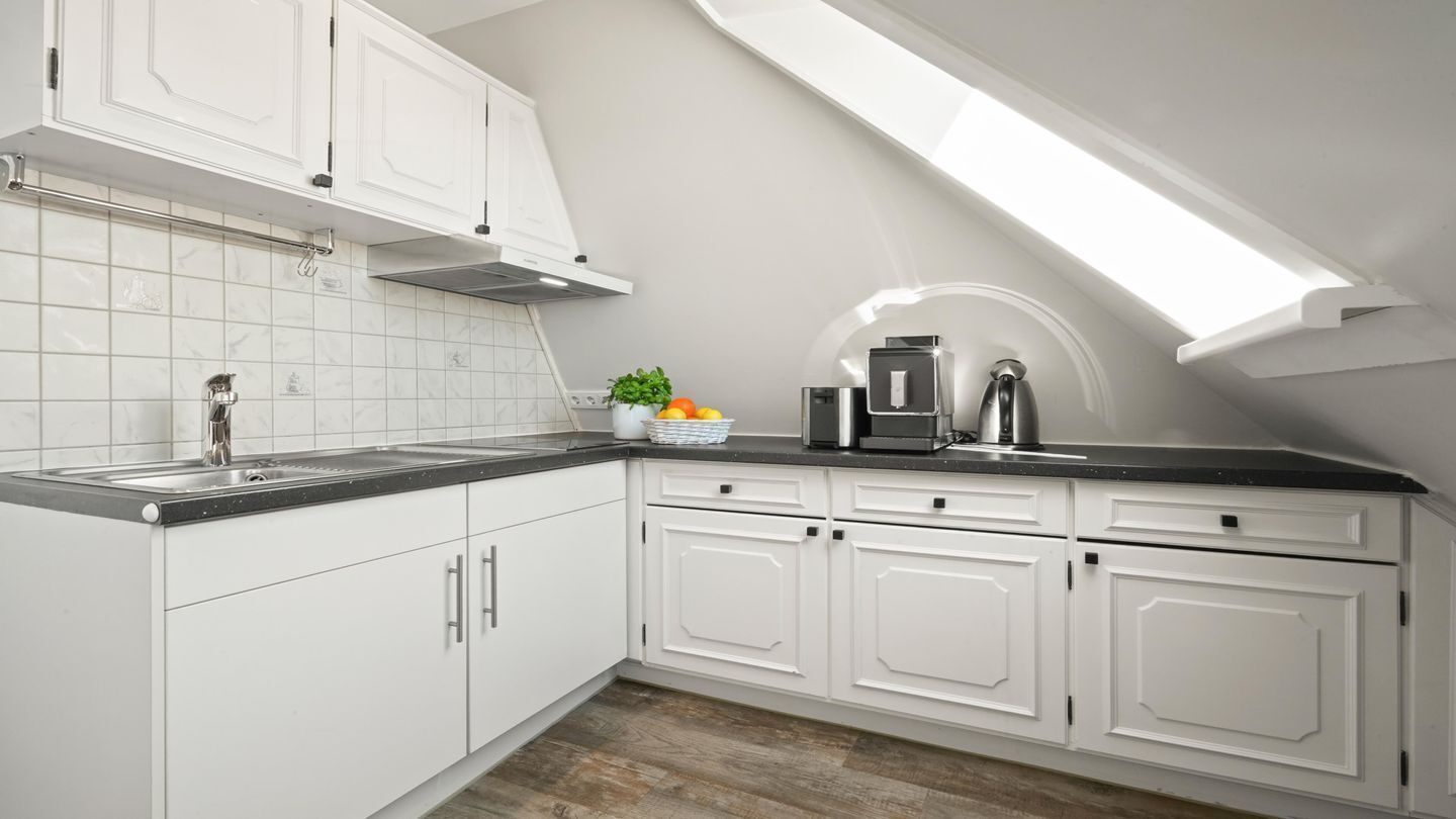 Een koelkast, een magnetron, een kookplaat