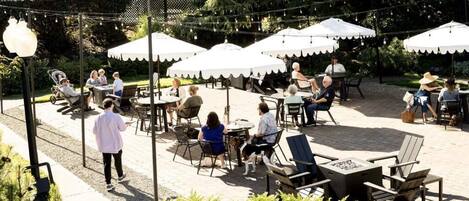 Tempat makan outdoor