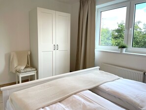 Unclassified image, 2 of 23, button