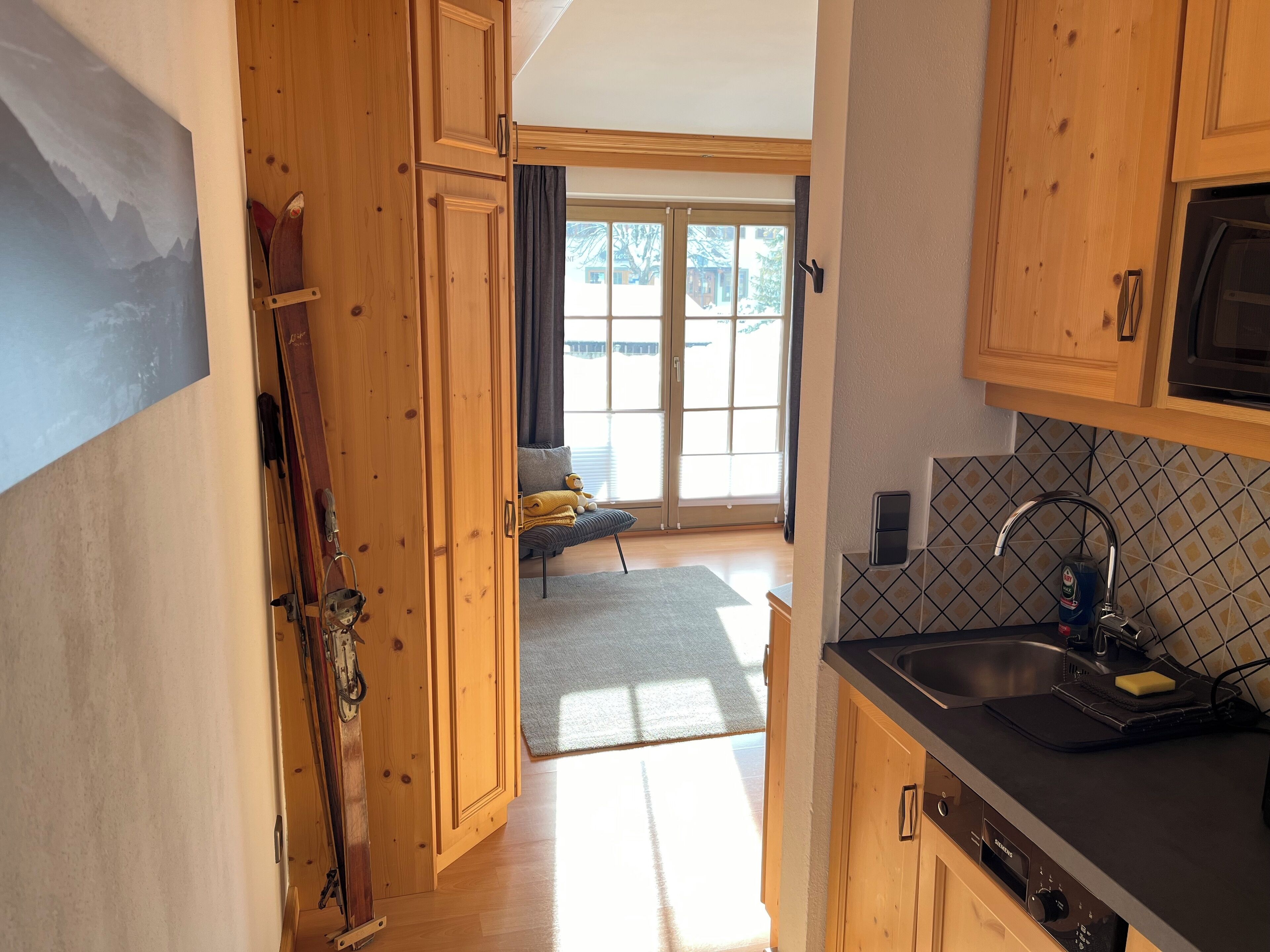 Réfrigérateur, micro-ondes, plaque de cuisson, lave-vaisselle