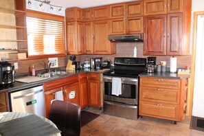 冰箱、微波炉、烤箱、炉灶