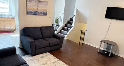 Full suburban home 30 mins from downtown Chicago!