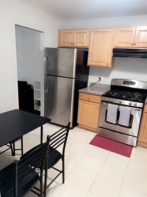 Fridge, microwave, oven, stovetop - Full suburban home 30 mins from downtown Chicago! (Country Club Hills)
