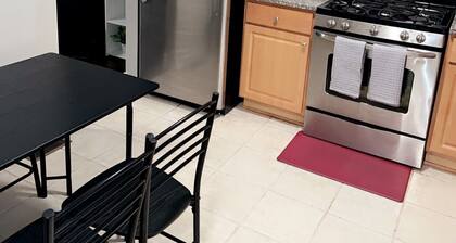 Full suburban home 30 mins from downtown Chicago!