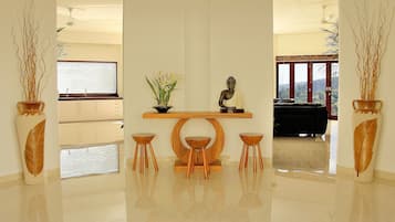 Luxury Villa, 2 Bedrooms, Ocean View | Ruang tamu | TV skrin rata, pencetak