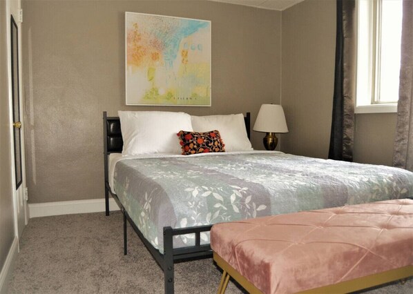 2 bedrooms, iron/ironing board, WiFi, bed sheets