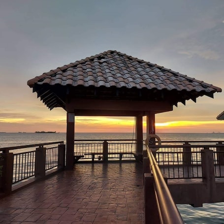 Exterior. Alpine LXPD Full Seaview Water Chalet