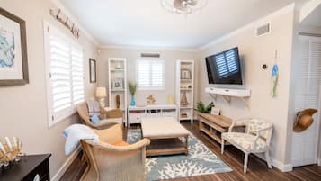 Smart TV, fireplace, books, stereo