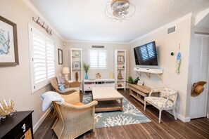 Smart TV, fireplace, books, stereo