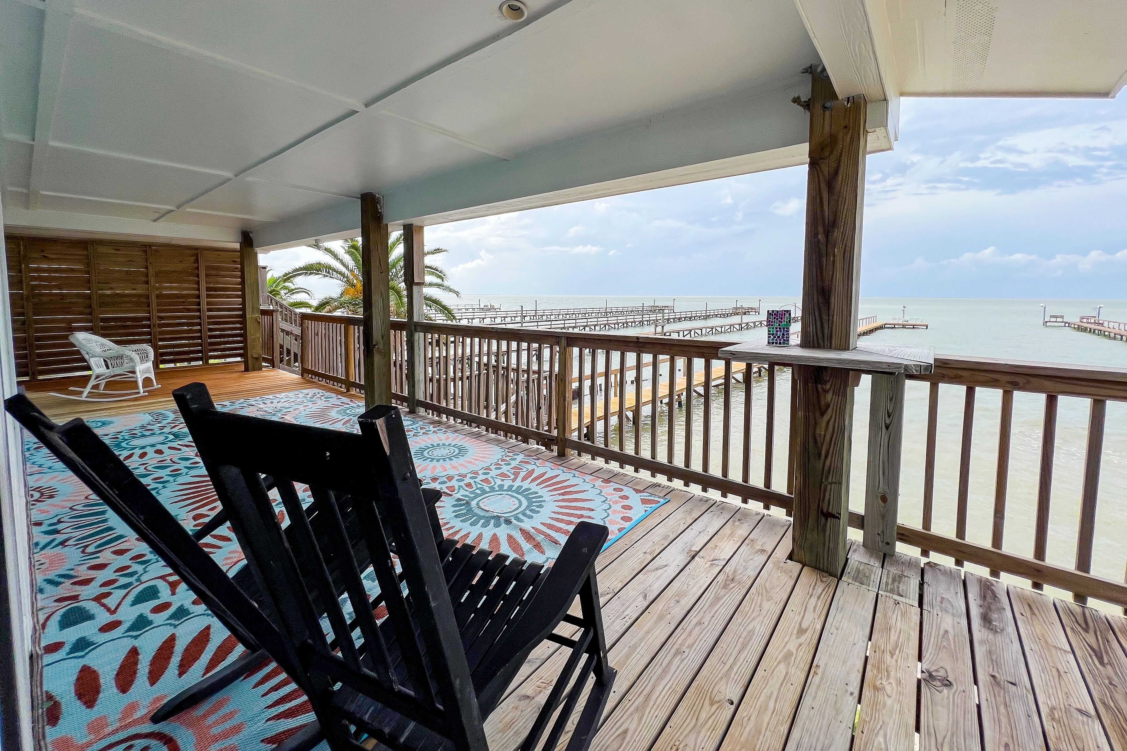 Bayfront beach house with amazing views, furnished deck, & dock