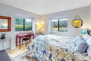 2 bedrooms, iron/ironing board, internet, bed sheets