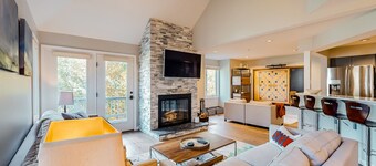 Ski-in/out, dog-friendly townhome with mountain views, hot tub & pool