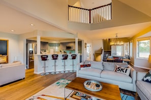 Televisio, takka, videopelejä, pöytäjalkapallopöytä