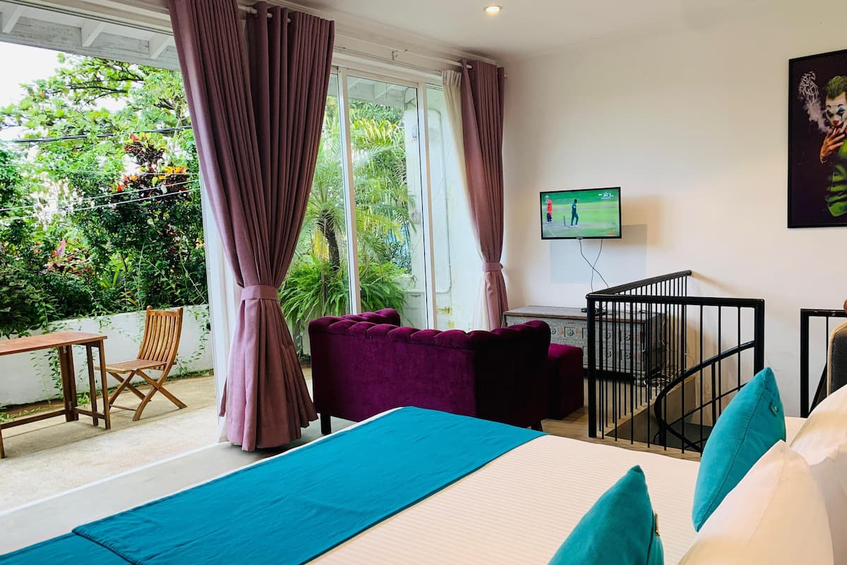 Executive suite, 1 kingsize bed, balkon, uitzicht op park | 1 slaapkamer, luxe beddengoed, een kluis op de kamer