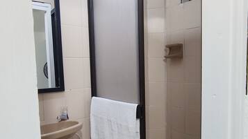 Toallas, jabón, papel de baño