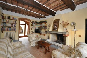 Fireplace, stereo - Villa Gaeta - Pienza ,Tuscany (Pienza)