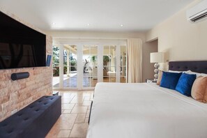 5 bedrooms, in-room safe, desk, iron/ironing board