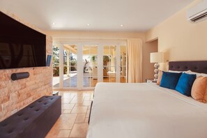 5 bedrooms, desk, iron/ironing board, travel cot - Stunning Nature Villa | Koyari Dreams by Bocobay (Noord)