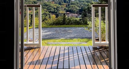 Casa Blanca em Condomínio Fechado no Capivari Para Toda Família e pet