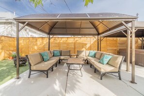 Terrace/patio - Rustic 3-Bedroom, 1.5-Bath Oasis by Downtown (Reno)